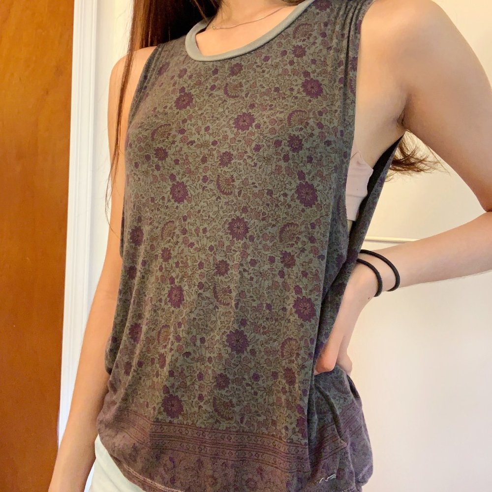 AMERICAN EAGLE Soft & Sexy Grey Floral Tank